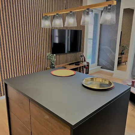 Premium With Garage & Smart Lock Center Апартаменты *