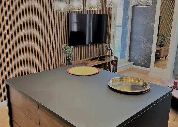 Premium With Garage & Smart Lock Center Apartment *